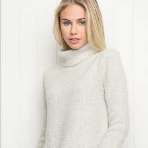 ✨Brand New w/ Tag✨ Brandy Melville “Becca” sweater